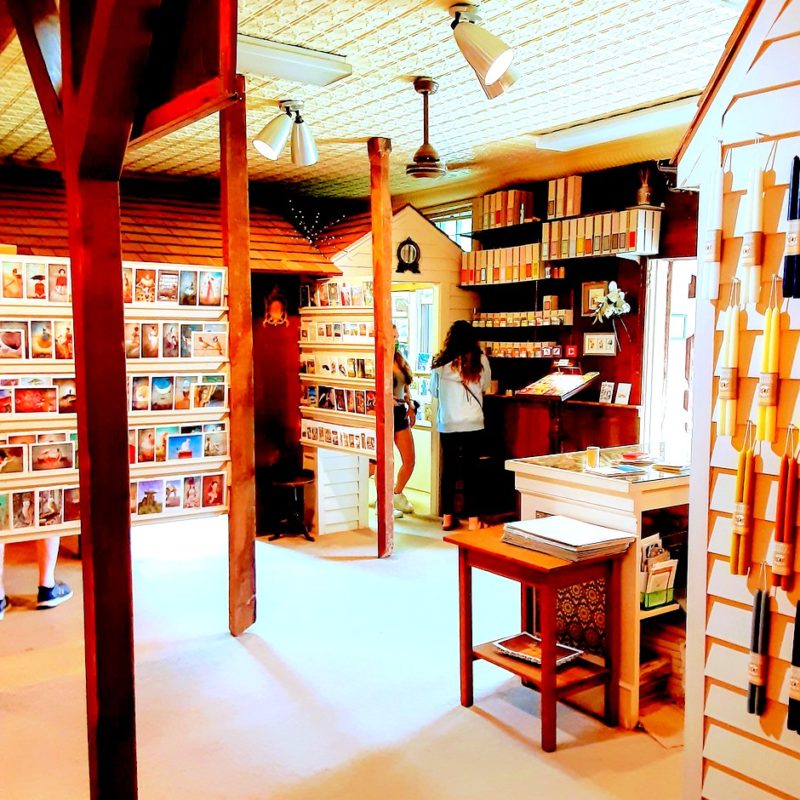 A photo shows the inside of a stationary store